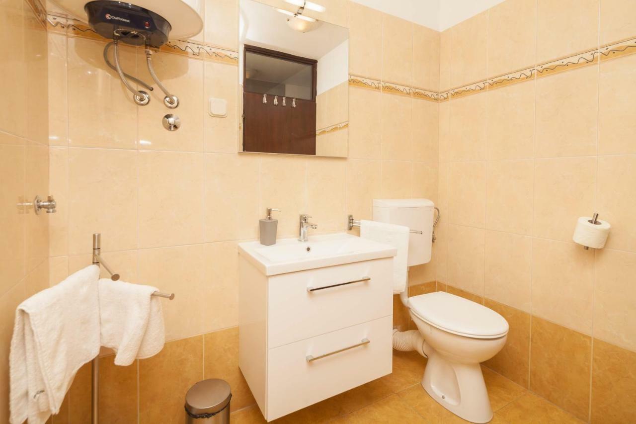 Apartman Ester Póla Kültér fotó